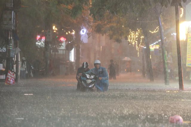 Không khí lạnh suy yếu dần, miền Bắc nhiệt tăng nhẹ, miền Trung tiếp tục mưa
